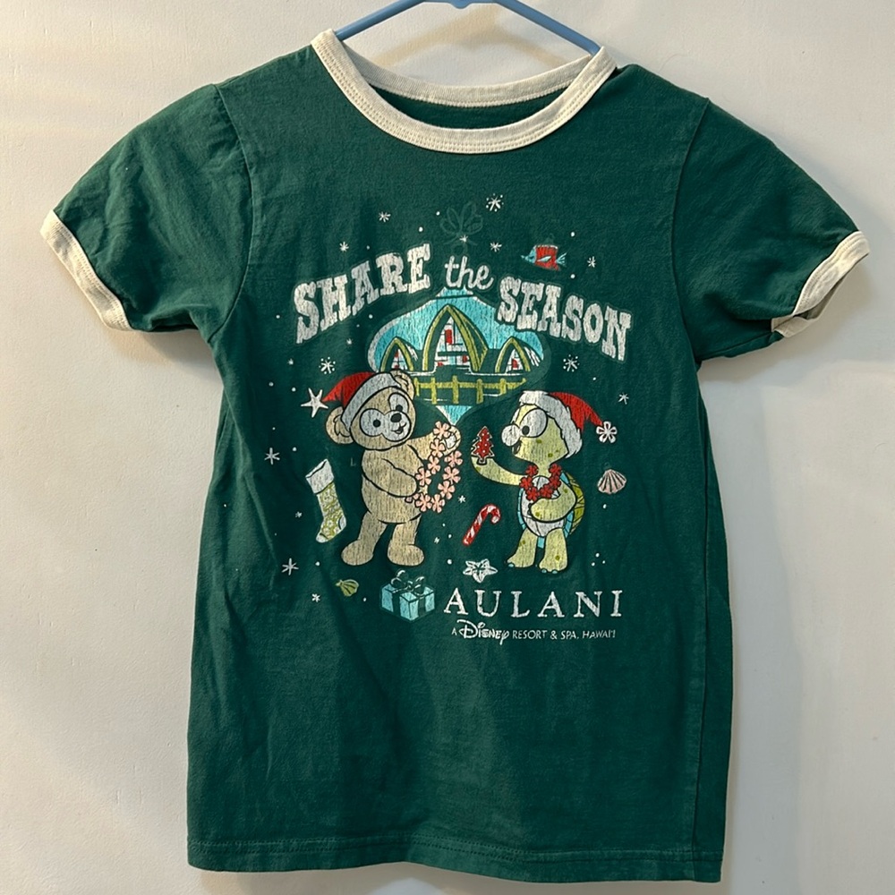 DISNEY Aulani Resort and Spa Girl’s Share the Season Holiday Tee, Sz M